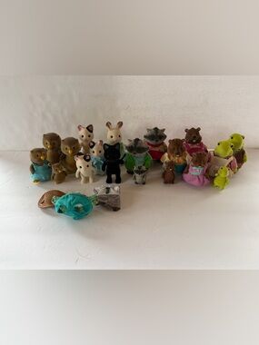Lot Of 19 woodzees Animal Families With Some Clothing